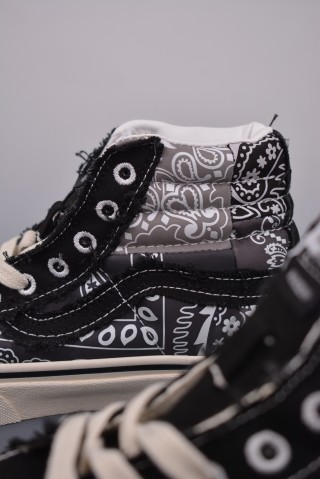 Vault by Vans x INVINCIBLE Sk8-Hi 'Black / White' view 8