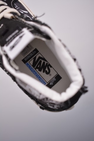 Vault by Vans x INVINCIBLE Sk8-Hi 'Black / White' view 9