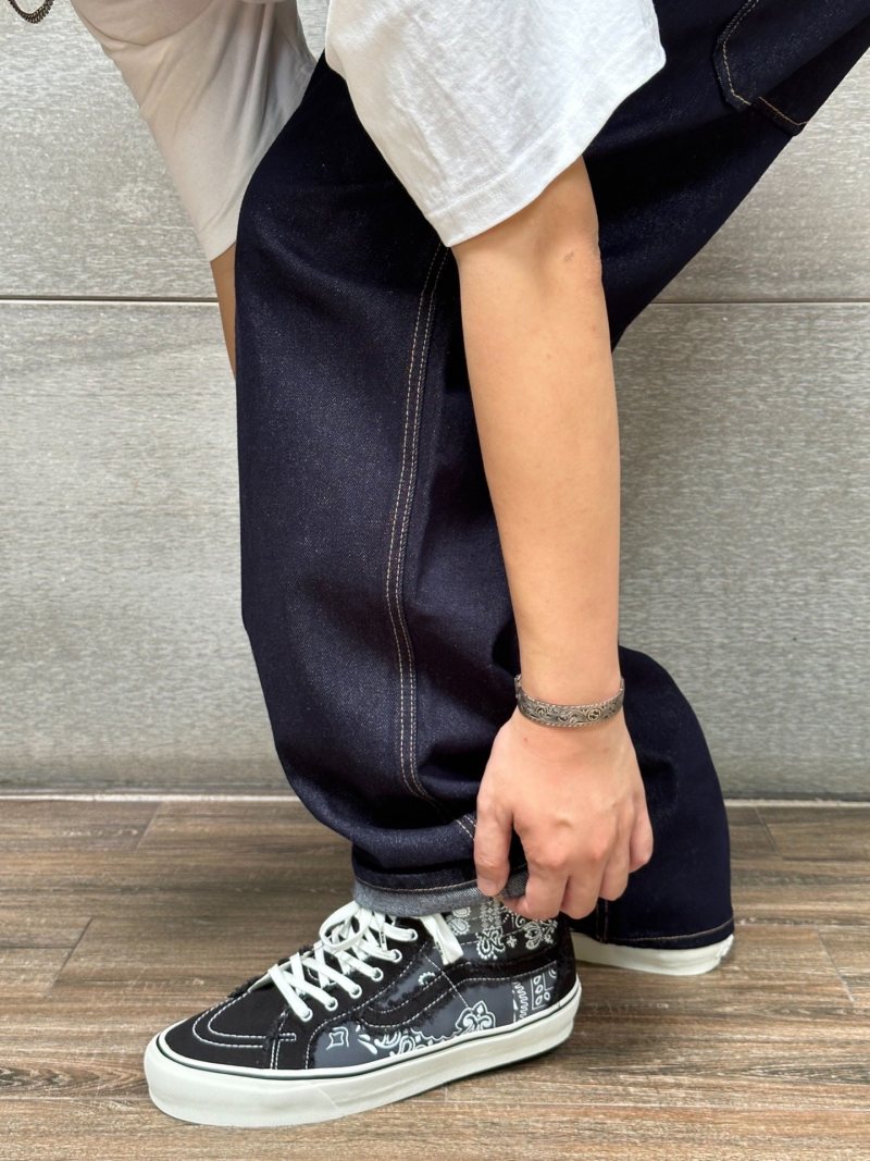 Vault by Vans x INVINCIBLE Sk8-Hi view