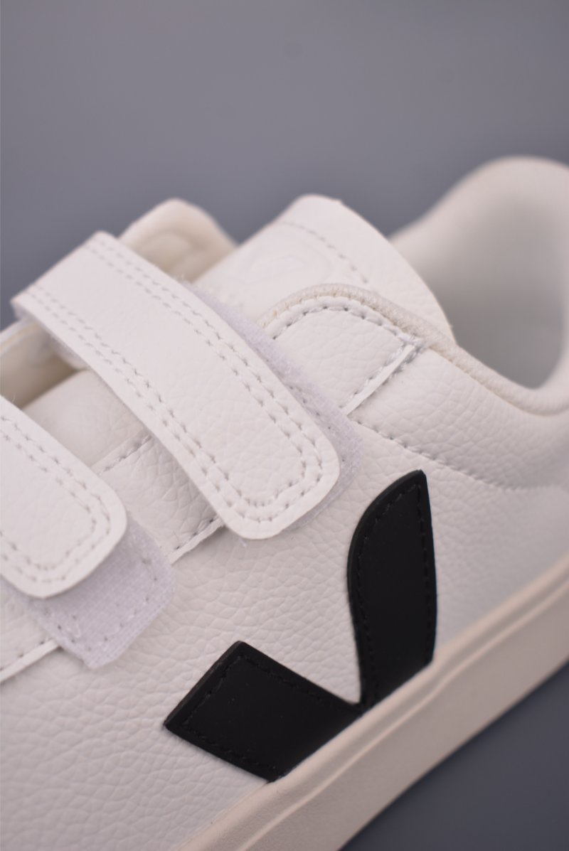 Veja Recife Logo 'White / Green' view