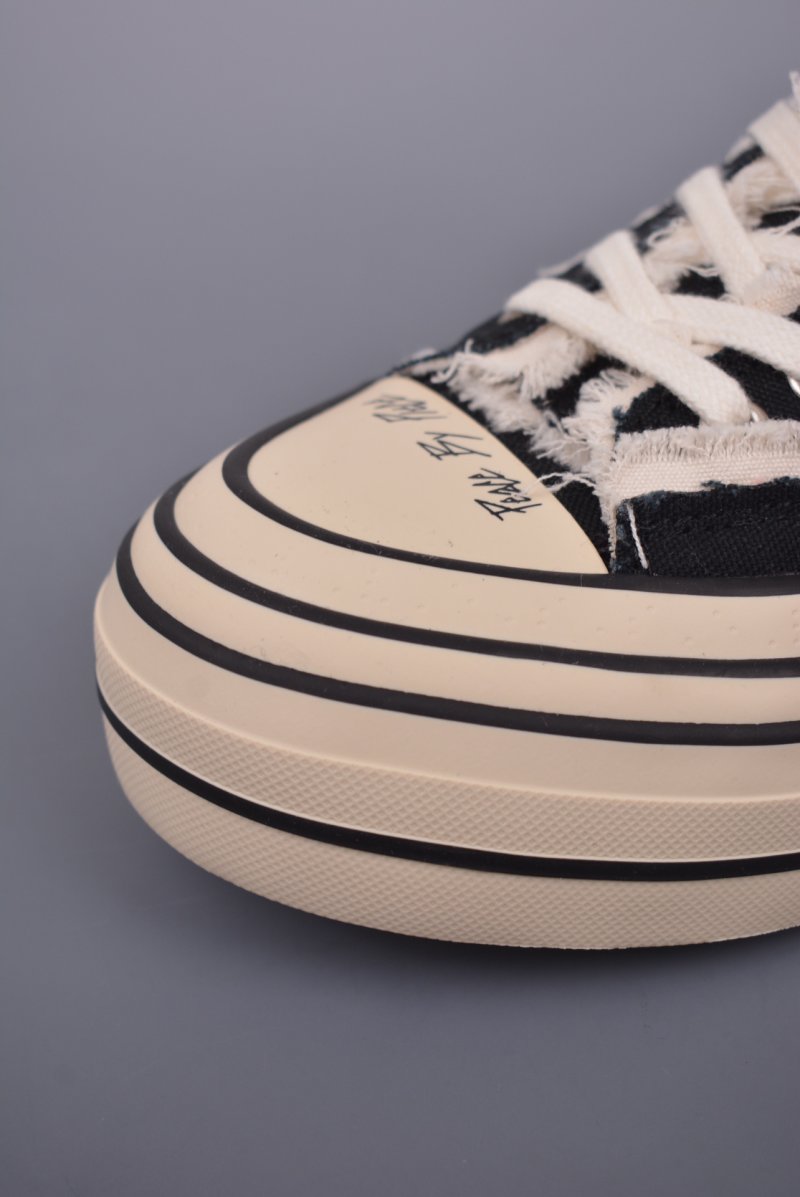 XVESSEL G.O.P. Low 'Black / White' view