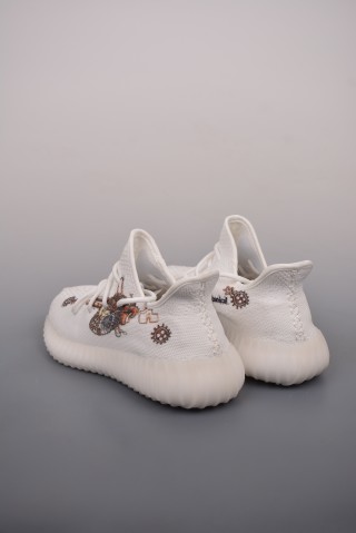 Yeezy Boost 350 V2 view 2