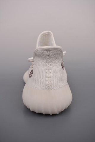 Yeezy Boost 350 V2 view 4