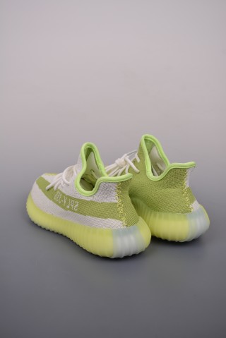 Yeezy Boost 350 V2 view 2