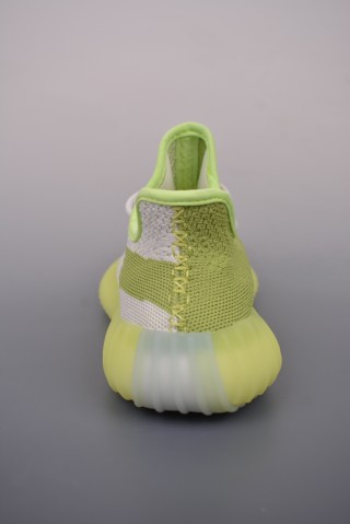 Yeezy Boost 350 V2 view 4