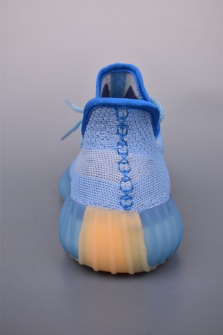 Yeezy Boost 350 V2 view 4