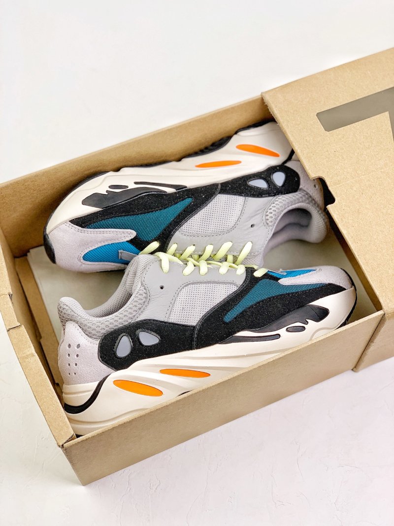Adidas Yeezy Boost 700