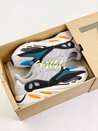 Adidas Yeezy Boost 700