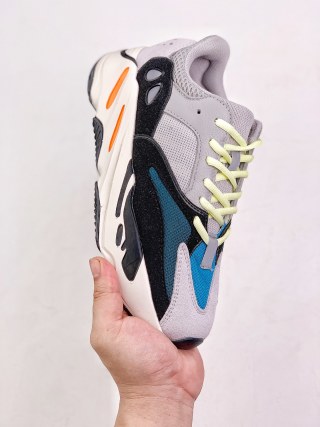 Adidas Yeezy Boost 700 view 3