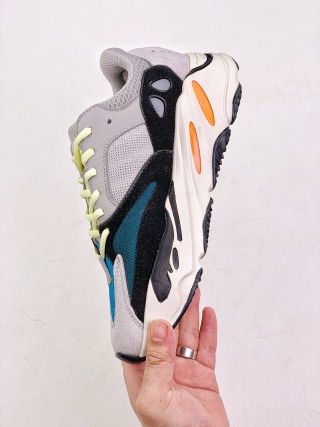 Adidas Yeezy Boost 700 view 6