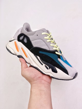 Adidas Yeezy Boost 700 view 9