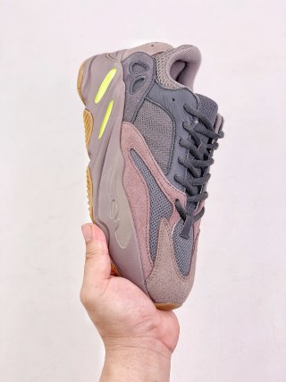 Adidas Yeezy Boost 700 view 3