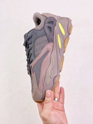Adidas Yeezy Boost 700 view 6