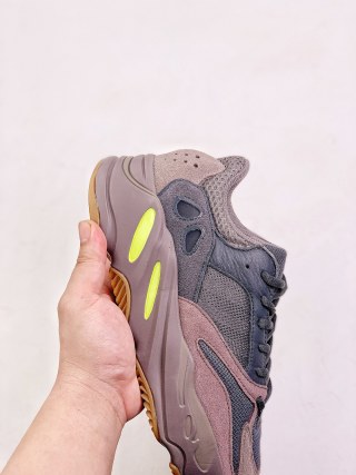 Adidas Yeezy Boost 700 view 7