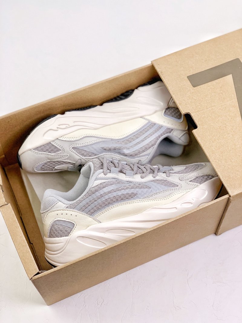 Adidas Yeezy Boost 700