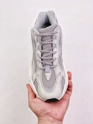 Adidas Yeezy Boost 700 view 4