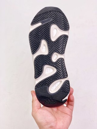 Adidas Yeezy Boost 700 view 5