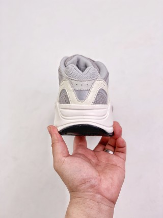 Adidas Yeezy Boost 700 view 8