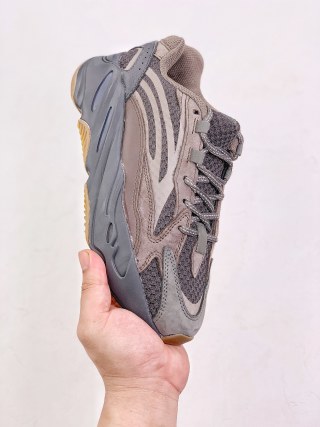 Adidas Yeezy Boost 700 view 3