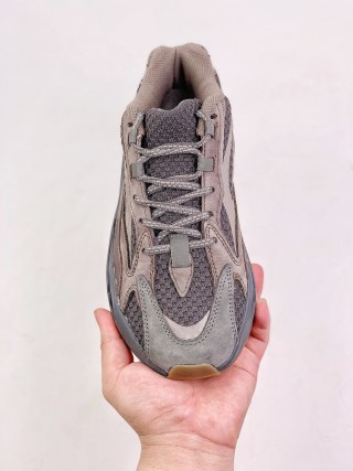 Adidas Yeezy Boost 700 view 4
