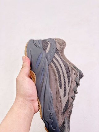 Adidas Yeezy Boost 700 view 7