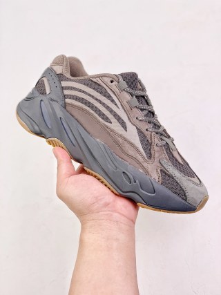 Adidas Yeezy Boost 700 view 9