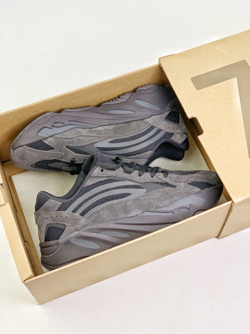 Adidas Yeezy Boost 700