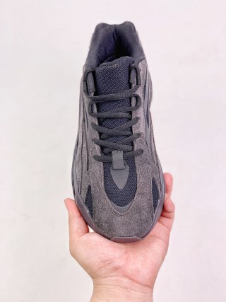 Adidas Yeezy Boost 700 view 4