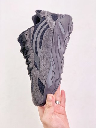 Adidas Yeezy Boost 700 view 6