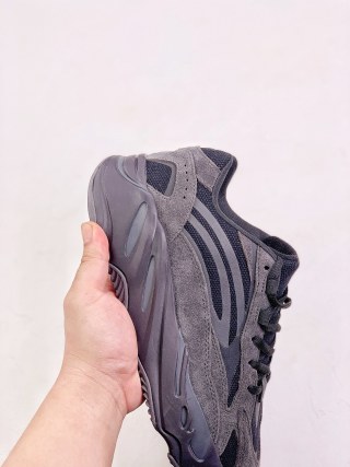 Adidas Yeezy Boost 700 view 7