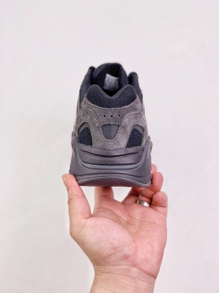 Adidas Yeezy Boost 700 view 8