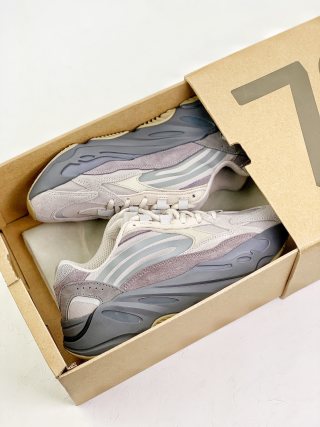 Adidas Yeezy Boost 700