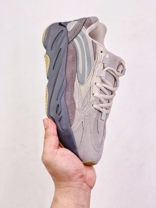 Adidas Yeezy Boost 700 view 3