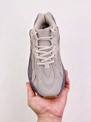 Adidas Yeezy Boost 700 view 4