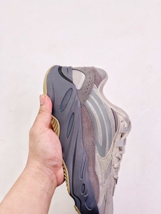 Adidas Yeezy Boost 700 view 7