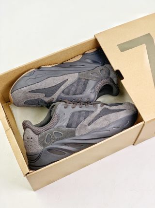 Adidas Yeezy Boost 700