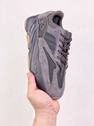 Adidas Yeezy Boost 700 view 3