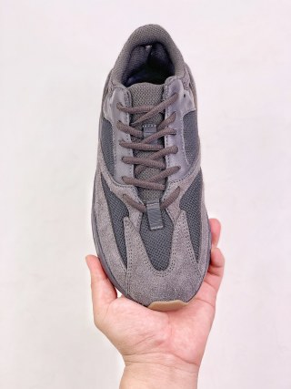 Adidas Yeezy Boost 700 view 4