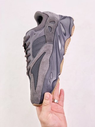Adidas Yeezy Boost 700 view 6