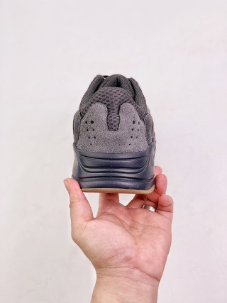 Adidas Yeezy Boost 700 view 8