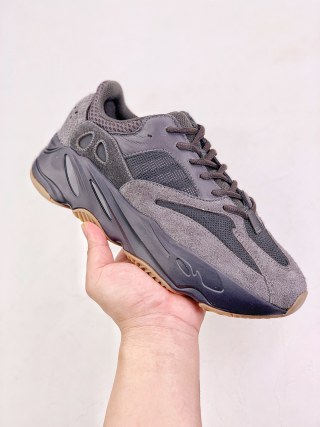Adidas Yeezy Boost 700 view 9