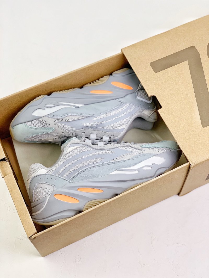 Adidas Yeezy Boost 700