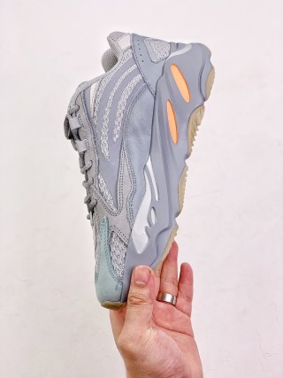 Adidas Yeezy Boost 700 view 6