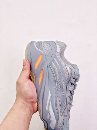 Adidas Yeezy Boost 700 view 7