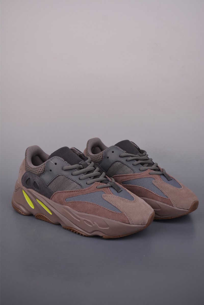 Adidas Yeezy 700 V2 view