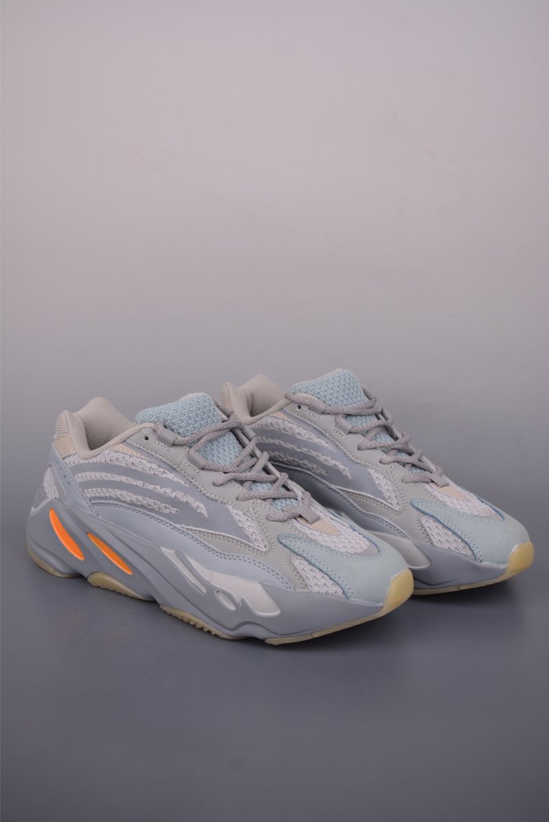 Adidas Yeezy 700 V2 view