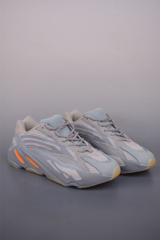 Adidas Yeezy 700 V2 view 3