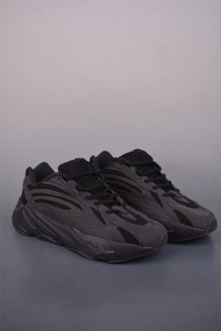 Adidas Yeezy 700 V2 view 5