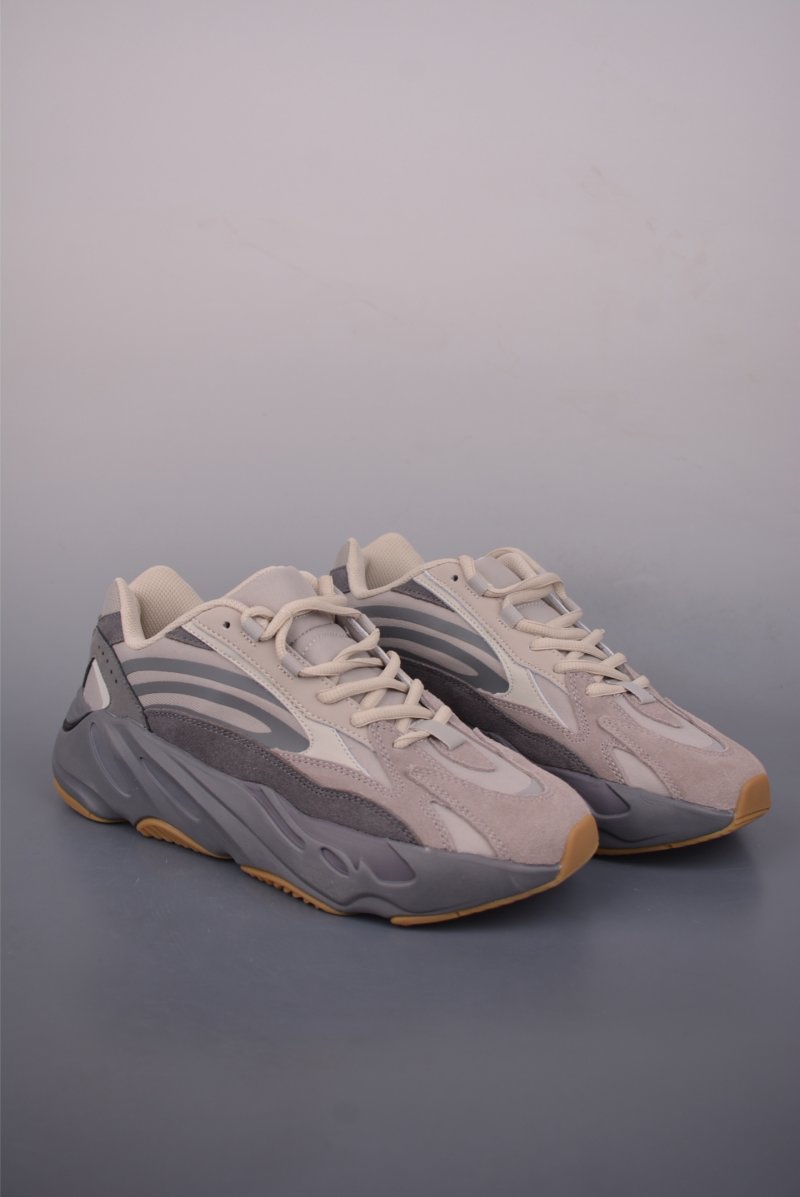 Adidas Yeezy 700 V2 view