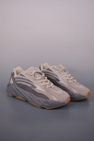 Adidas Yeezy 700 V2 view 7